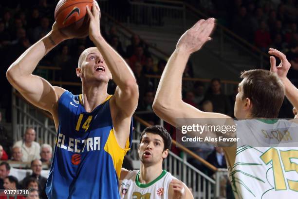 Maciej Lampe, #14 of Maccabi Electra competes with Uros Slokar, #15 of Union Olimpija during the Euroleague Basketball Regular Season 2009-2010 Game...