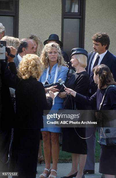 Walt Disney Television via Getty Images MOVIE FOR TV - "Small Sacrifices" 1989 Farrah Fawcett, Extras