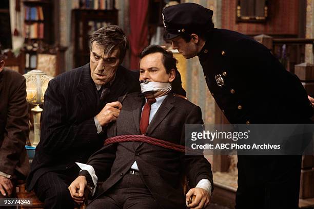 Arsenic and Old Lace" 1969 Fred Gwynne, Bob Crane, Extra