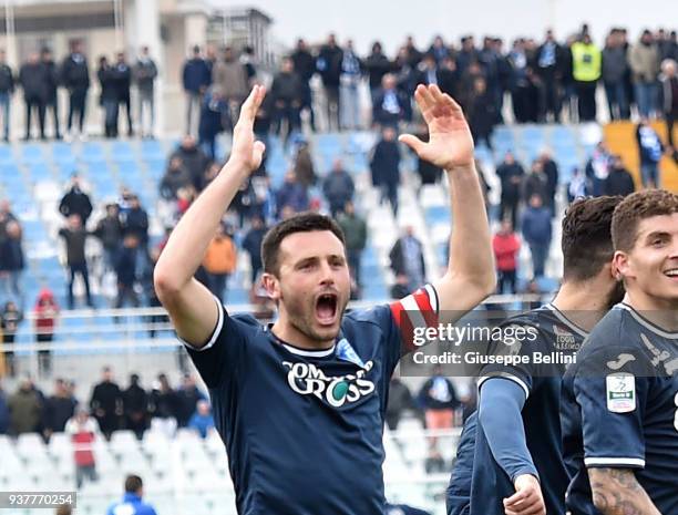 Manuel Pasqual of Empoli FC celebrates the victory after the serie B match between Pescara and Empoli FC at Adriatico Stadium on March 25, 2018 in...