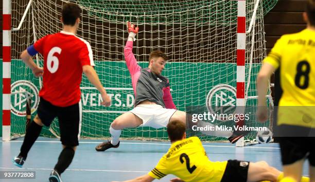 Maurics Lange of Eppingen against goalkeeper Justin Strauch of Walheim during the DFB Indoor Football match between on March 25, 2018 in Gevelsberg,...