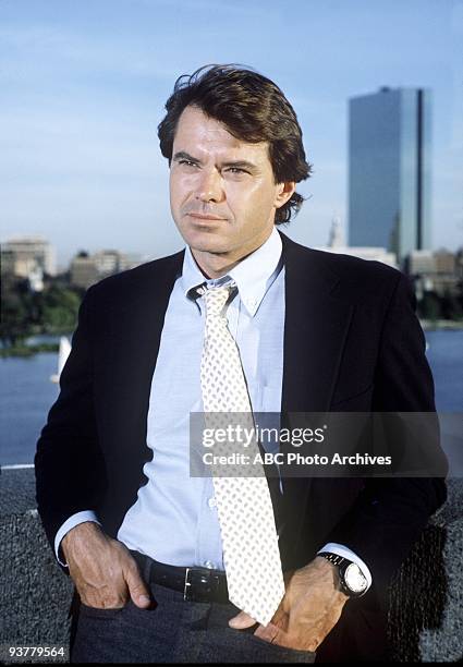 Gallery - Season One - 9/20/85, Spenser is a gourmet cook, an ex-boxer and a former Boston policeman. When he isn't behind the wheel of his vintage...