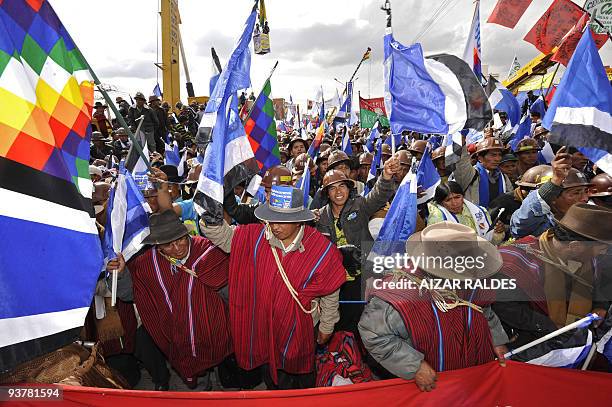 Supporters of the political party Movement to Socialism hold banners during the closing rally of the campaign on December 3, 2009 in El Alto, 12 km...