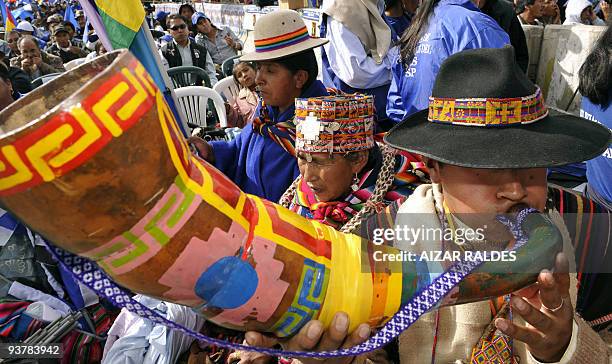Pututu Photos and Premium High Res Pictures - Getty Images