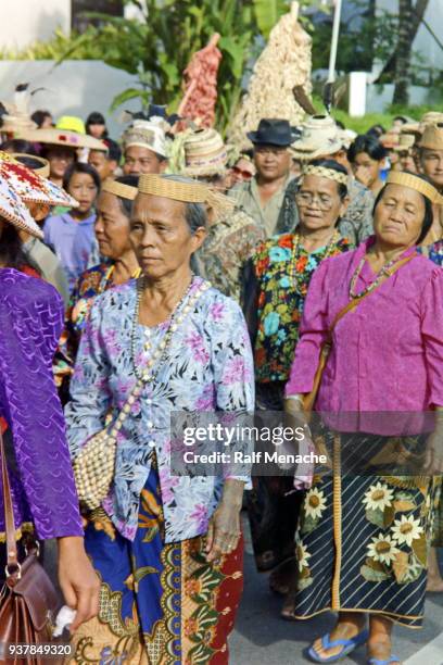 the nineties. parade of the gawai dayak festival. kuching, sarawak malaysia. - gawai dayak stock pictures, royalty-free photos & images