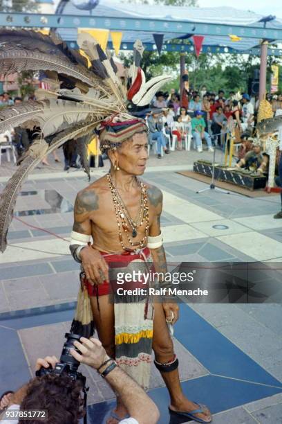 the nineties. great chief at the gawai dayak festival. kuching, sarawak malaysia. - gawai dayak stock pictures, royalty-free photos & images