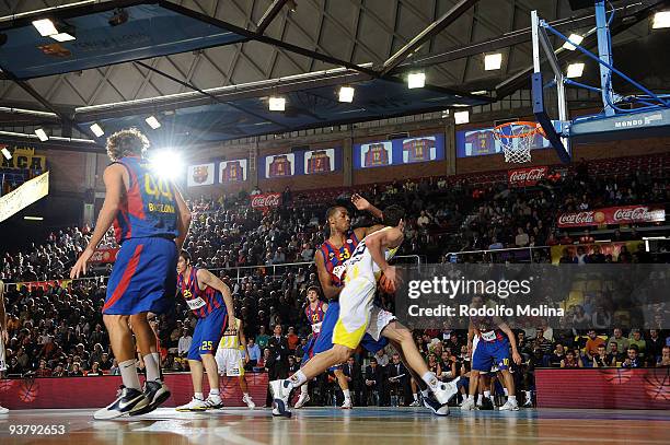 Serhat Cetin, #33 of Fenerbahce Ulker Istanbul in action during the Euroleague Basketball Regular Season 2009-2010 Game Day 6 between Regal FC...