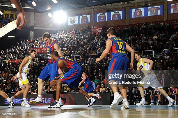 Terence Morris, #23 of Regal FC Barcelona in action during the Euroleague Basketball Regular Season 2009-2010 Game Day 6 between Regal FC Barcelona v...