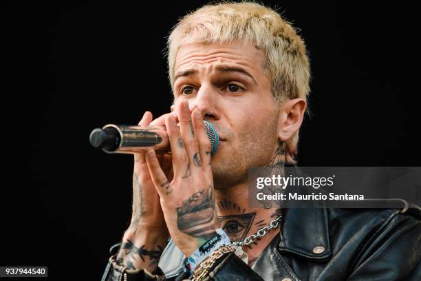 Jesse Rutherford 10,323 The Neighbourhood Band Stock Photos, High-Res Pictures, and ...