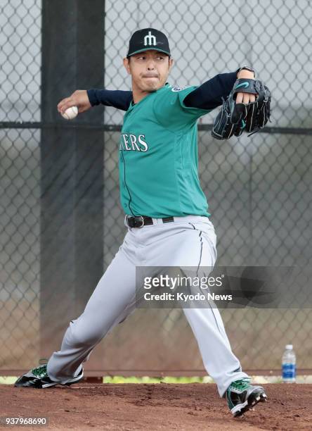 Seattle Mariners pitcher Hisashi Iwakuma throws in the bullpen during training in Peoria, Arizona, on March 25, 2018. ==Kyodo