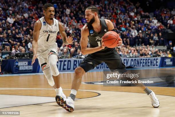 Cody Martin of the Nevada Wolf Pack plays against Jacob Evans of the Cincinnati Bearcats during the second round of the 2018 NCAA Men's Basketball...