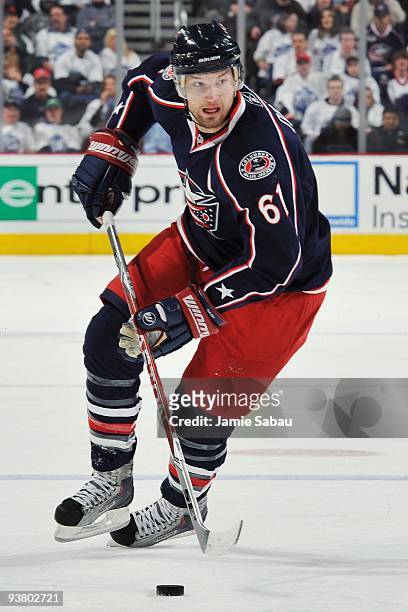 Forward Rick Nash of the Columbus Blue Jackets skates with the puck against the Calgary Flames on November 28, 2009 at Nationwide Arena in Columbus,...