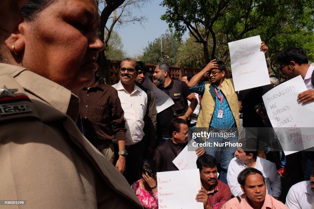 Journalists protest against Delhi Police