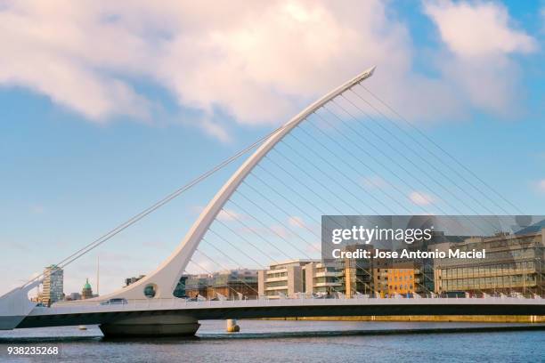 samuel beckett bridge, dublin - e1 stock pictures, royalty-free photos & images