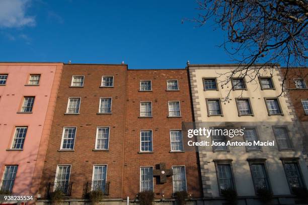 old buildings in dublin centre - e1 stock pictures, royalty-free photos & images