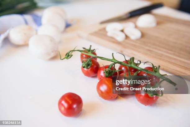 tomatoes, mushrooms and cutting board on kitchen table - küchenmesser fotografías e imágenes de stock