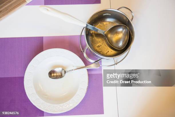 empty pot and soup plate on a table after lunch - draufsicht stock pictures, royalty-free photos & images