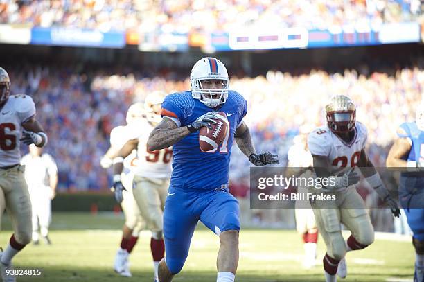 Florida Aaron Hernandez in action, rushing for touchdown vs Florida State. Gainesville, FL CREDIT: Bill Frakes