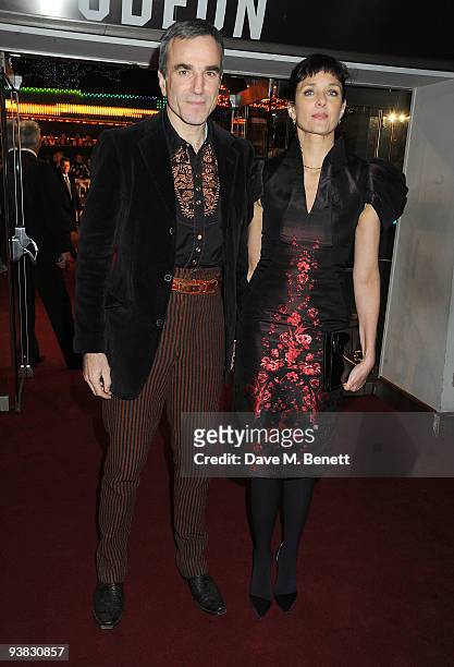Actor Daniel Day Lewis and Rebecca Miller attends the 'Nine' world film premiere at the Odeon Leicester Square on December 3, 2009 in London, England.