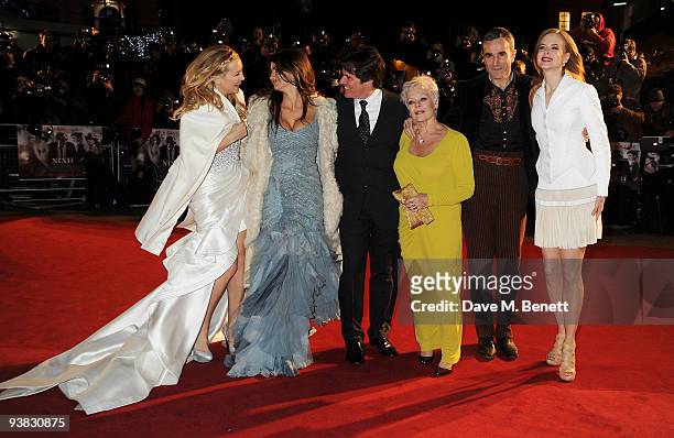 Kate Hudson, Penelope Cruz, Rob Marshall, Dame Judi Dench, Daniel Day Lewis and Nicole Kidman attend the 'Nine' world film premiere at the Odeon...