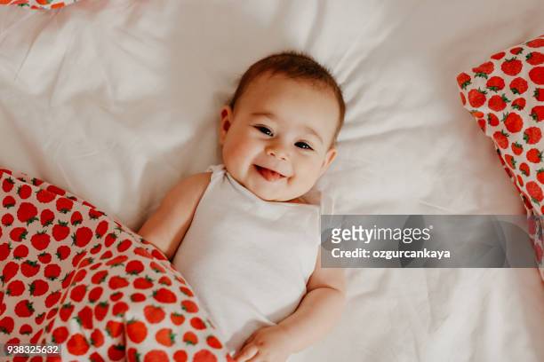 幸せな赤ちゃん - baby happy cute smiling baby only ストックフォトと画像