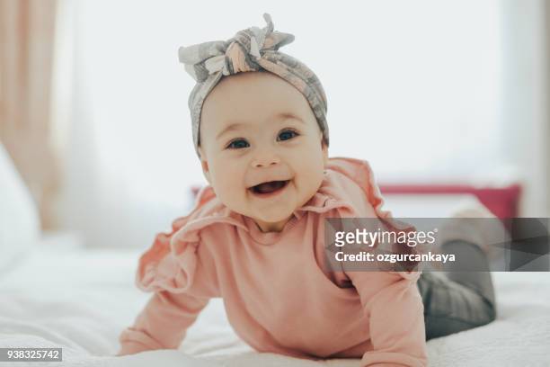 happy baby - baby girls stock-fotos und bilder