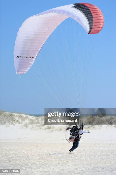 powered paragliding takeoff at pensacola beach - motor paraglider stock pictures, royalty-free photos & images