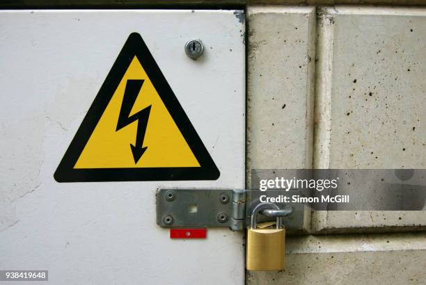 padlocked high voltage electrical equipment box - fuse box stock-fotos und bilder