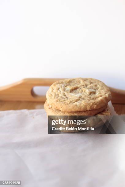 white chocolate cookie - galleta stock pictures, royalty-free photos & images