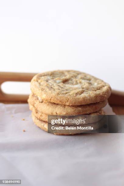 white chocolate cookie - galleta stock pictures, royalty-free photos & images