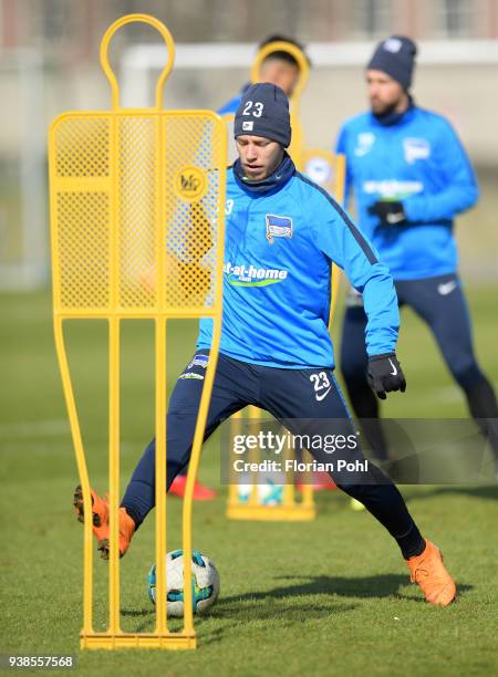 Mitchell Weiser of Hertha BSC during a training session at the Schenkendorfplatz on March 27, 2018 in Berlin, Germany.