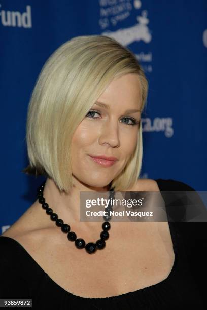 Jennie Garth attends the Children's Defense Fund 19th Annual Los Angeles Beat the Odds Awards Dinner at the Beverly Hills Hotel on December 3, 2009...