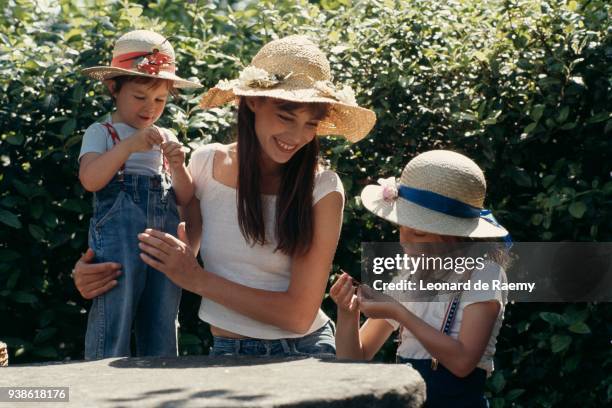 June 1974 --- British actress and singer Jane Birkin with her daughters Kate Barry , and Charlotte Gainsbourg .