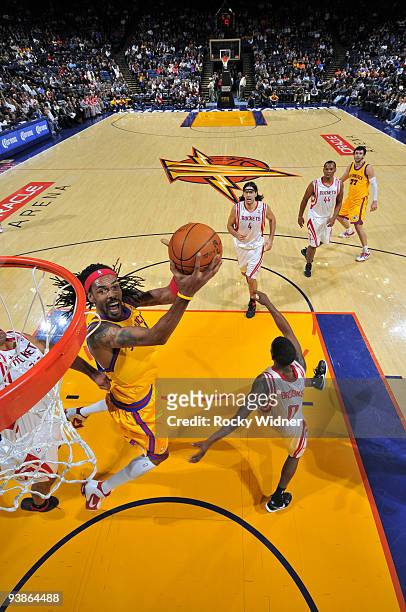 Mikki Moore of the Golden State Warriors stuffs in the reverse jam against the Houston Rockets on December 3, 2009 at Oracle Arena in Oakland,...