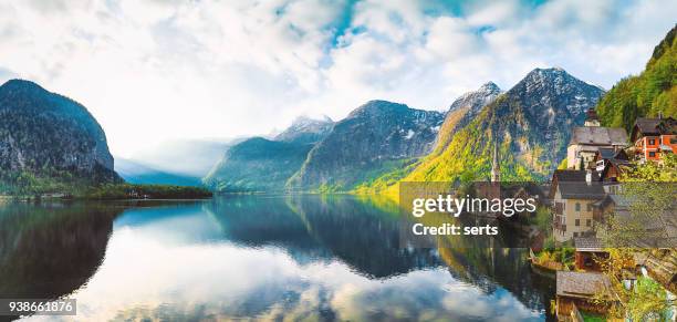 hallstatt village and hallstatter see lake in austria - austria summer stock pictures, royalty-free photos & images