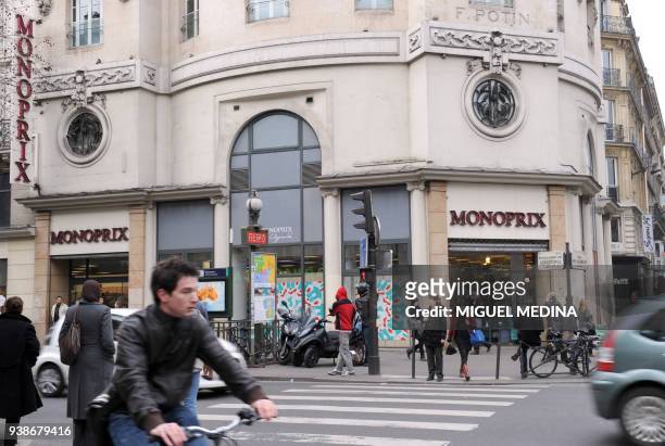 Photo prise le 11 janvier 2012 d'un magasin Monoprix à Paris. La position du groupe de supermarchés Casino dans Paris intramuros, où celui-ci détient...