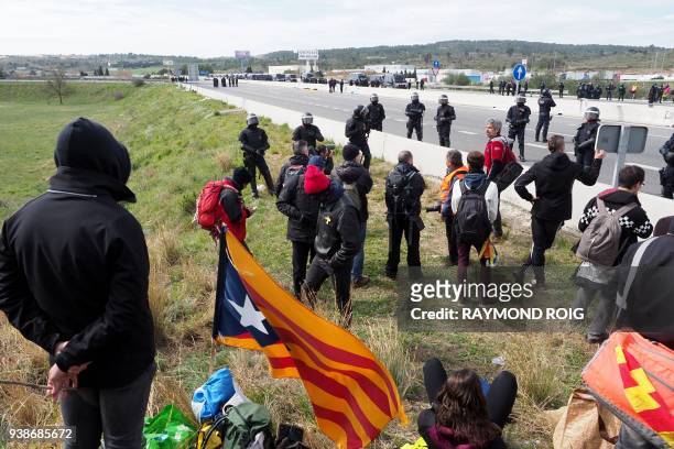 Spanish riot police evacuates Catalan separatists after breaking up a blockade on AP-7 motorway linking Spain to neighbouring France, near Figueras...