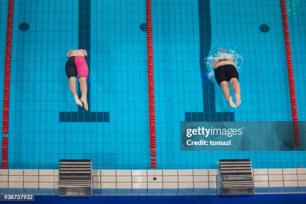 jumping into swimming pool - flying goggles imagens e fotografias de stock