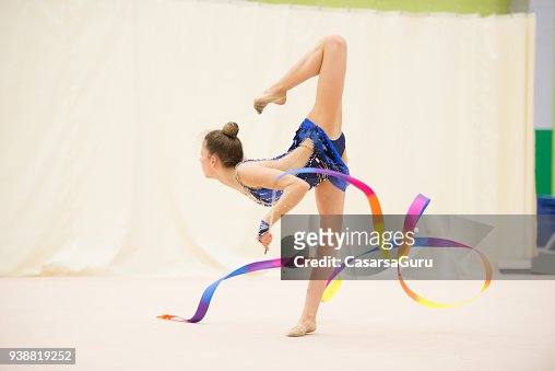 2 679 photos et images de Rhythmic Gymnastics Ribbon - Getty Images