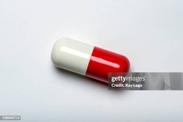 big fake pill with small drop shadow on white background - drop-shadow-letters foto e immagini stock