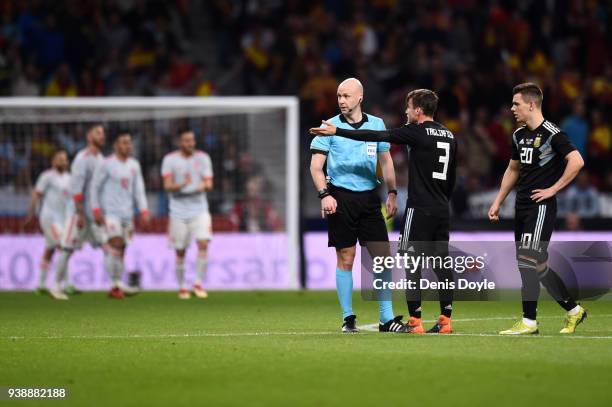 Nicolas Tagliafico of Argentina argues with referee Anthony Taylor during the International Friendly between Spain and Argentina on March 27, 2018 in...