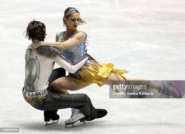 Nathalie Pechalat and Fabian Bourzat of France compete in the Ice Dance Free Dance on the day two of ISU Grand Prix of Figure Skate Final at Yoyogi...