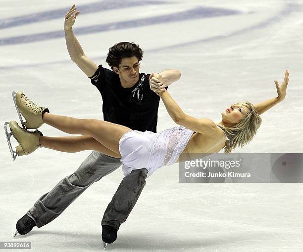 Sinead Kerr and John Kerr of Great Britain competes in the Ice Dance Free Dance on the day two of ISU Grand Prix of Figure Skate Final at Yoyogi...