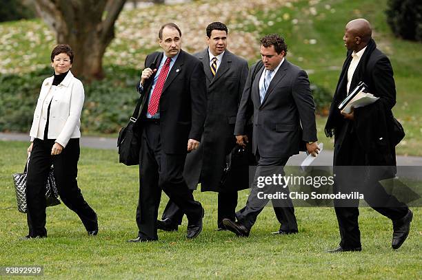 Senior presidential advisors Valerie Jarrett and David Axelrod walk with Deputy Press Secretary Bill Burton, speechwriter Cody Keenan and Assistant...