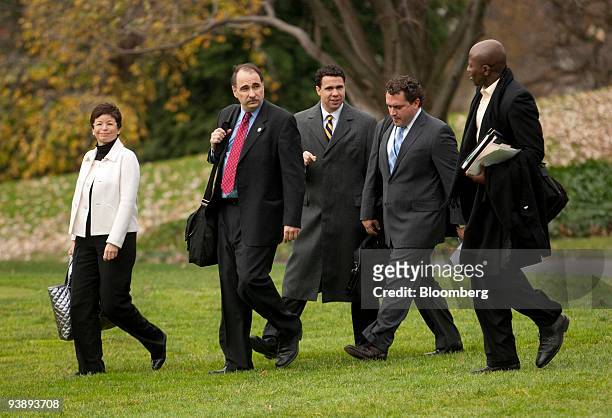 Valerie Jarrett, senior advisor to U.S. President Barack Obama, left to right, David Axelrod, senior adviser to Obama, Bill Burton, deputy press...