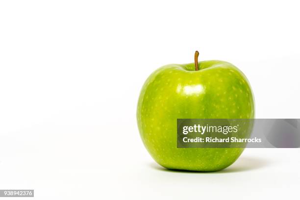 fresh green apple - apple imagens e fotografias de stock