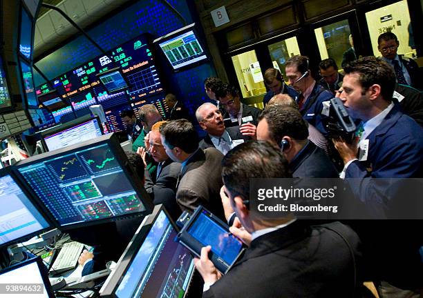 Traders work on the floor of the New York Stock Exchange in New York, U.S., on Friday, Dec. 4, 2009. Stocks rallied, while Treasuries slid and gold...