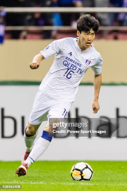 Li Yunqiu of Shanghai Shenhua FC in action during the AFC Champions League 2018 Group H match between Shanghai Shenhua vs Suwon Samsung Bluewings at...