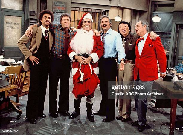 Christmas Story" - Season Three - 12/23/76, It was the Christmas season and Fish went undercover to catch a mugger targeting Kris Kringles; Barney...