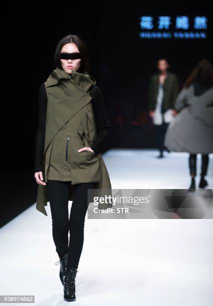This picture taken on March 27, 2018 shows a model presenting a creation from the Visaya of the South collection by designer Wang Nan during China...